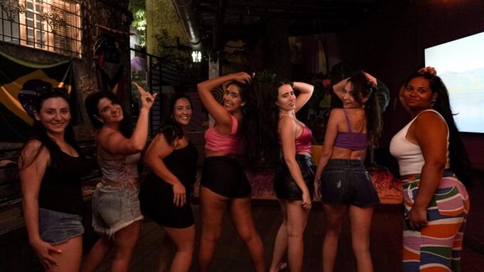 Rio Experience: Caipirinha Workshop (2 Caipirinhas) + Funk Class - Extending the Night at Lapa
