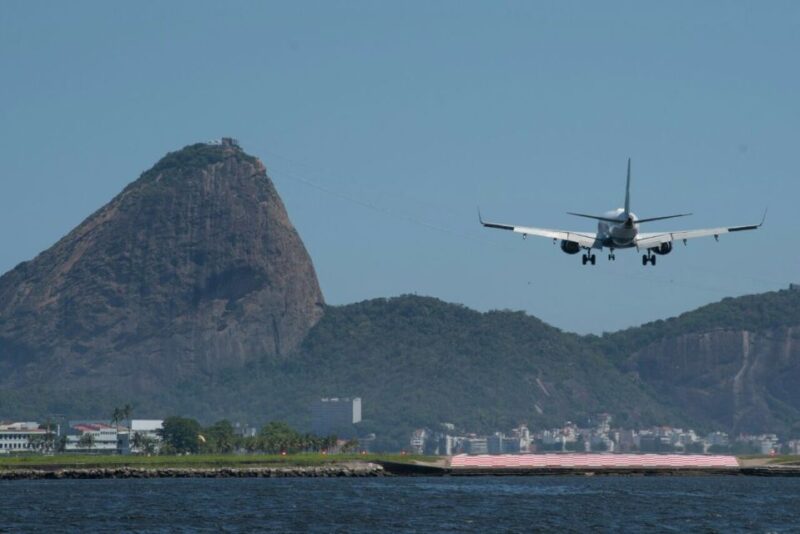 Rio: Guanabara Bay Boat Trip by Catamaran With Audio Guide - Visiting Niterói