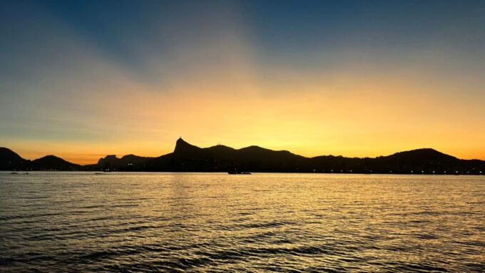Rio: Guanabara Bay Boat Trip by Catamaran With Audio Guide - Sugarloaf Mountain Stop
