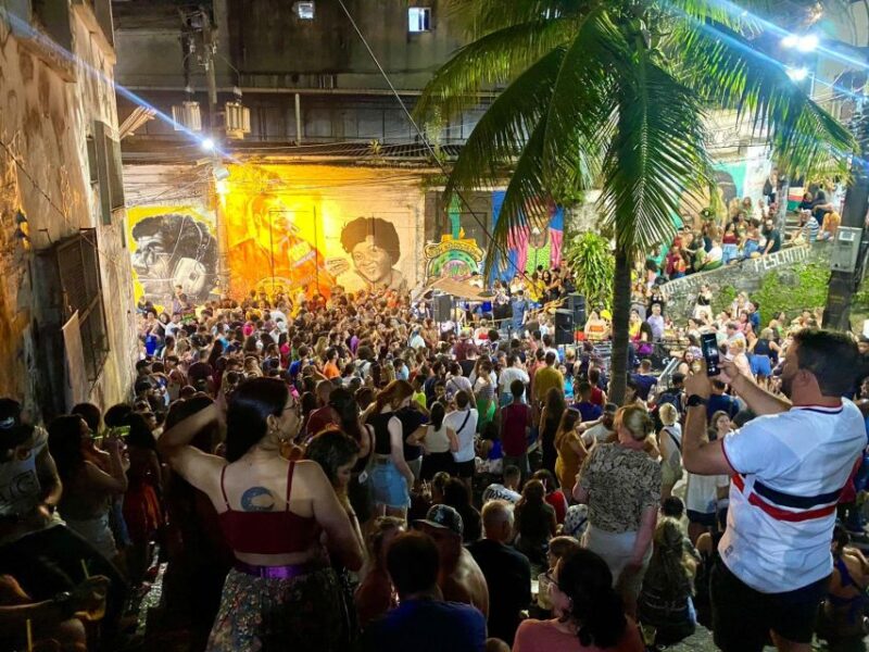 Rio: Pub Crawl in Pedra Do Sal With Live Samba Music and Caipirinhas - Key Points