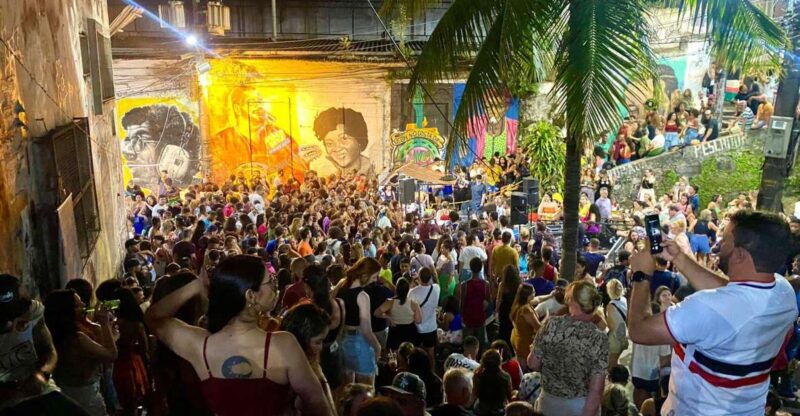 Rio: Pub Crawl in Pedra Do Sal With Live Samba Music and Caipirinhas - Caipirinha and Samba Music Experience