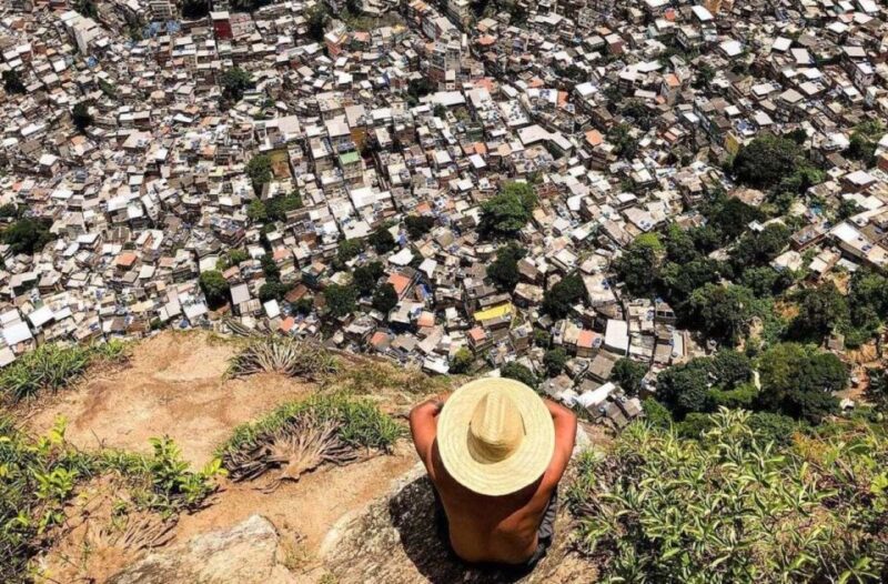 Rio: Two Brothers Hill & Vidigal Favela Hike (Shared Group) - Exploring Vidigal Favela Businesses
