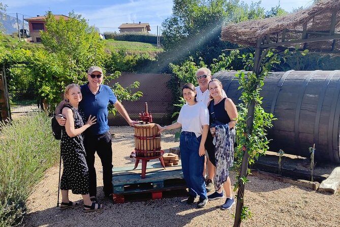 Rioja Boutique Wineries Tour With Lunch, SS - Winery Stops and Tastings