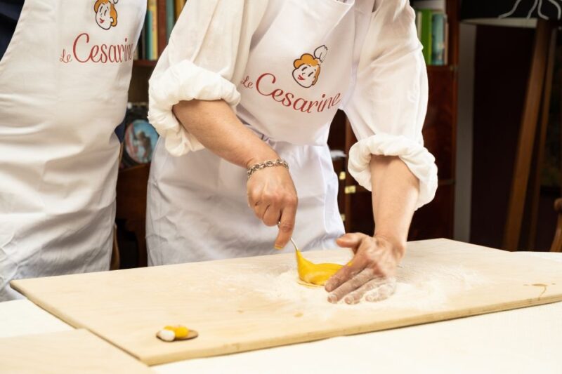 Riomaggiore: Pasta and Tiramisu Class at a Locals Home - Hosts and Beverages
