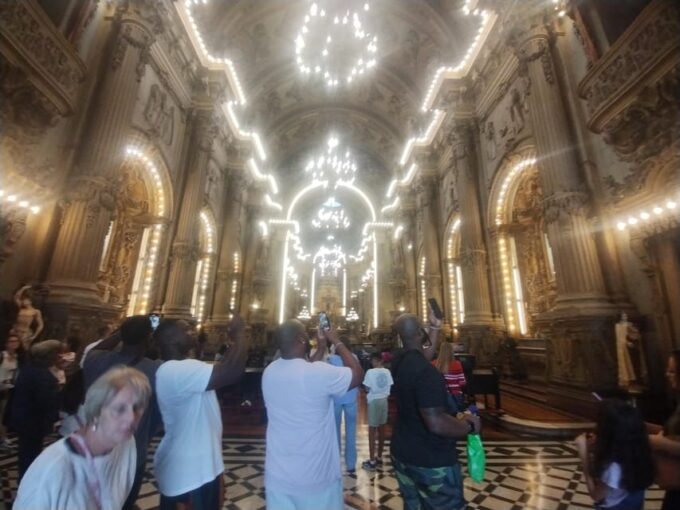Rios Finest Walking Tour - Tour Duration and Group Size