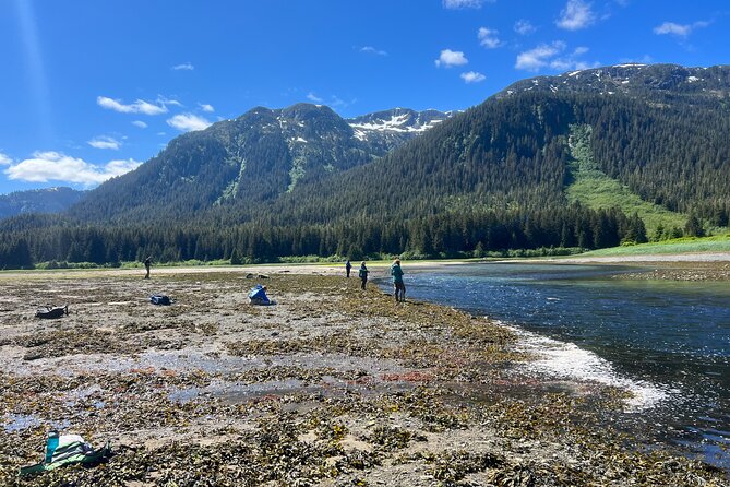 River Fishing and Bear Watching - Group Size and Accessibility