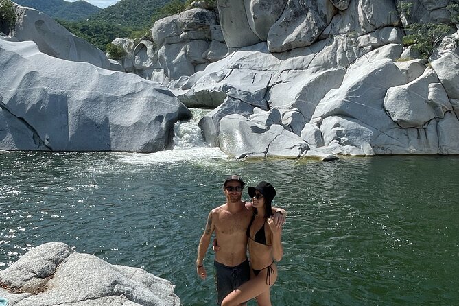 River Hiking Adventure + Lunch at Local´s Farm - Private Hiking Group