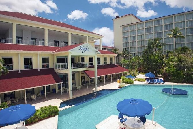 Rnd Trip Shared Shuttle: NAS Airport to Cable Bch Hotel.Free Wifi - Accessibility Options