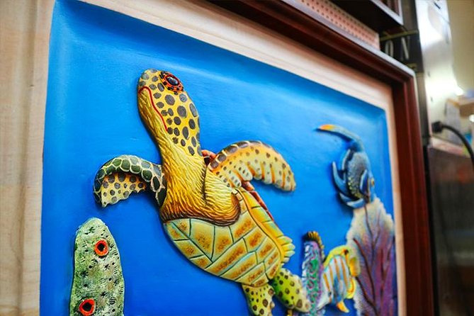 Roatan Sightseeing to the Chocolate, Cameo, Cigars & Rum Factories - Authentic Souvenirs