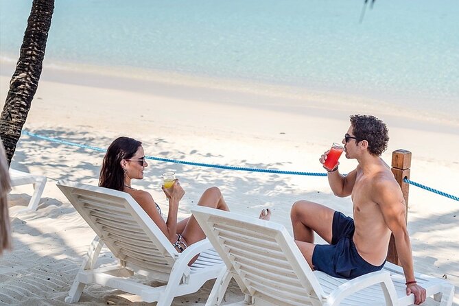 Roatán West Bay Beach Club With Private Driver - Key Points