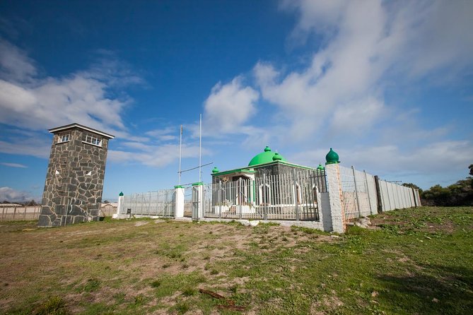 Robben Island & City Stops.We Confirm Tickets by 8h00 Am Next Day - Tour Schedule