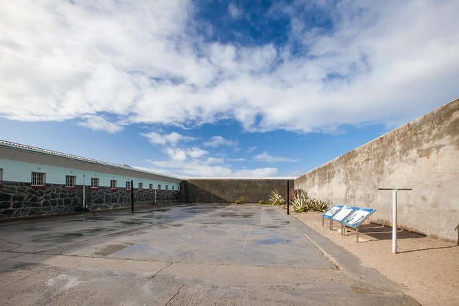 Robben Island & City Stops.We Confirm Tickets by 8h00 Am Next Day - Review Summary