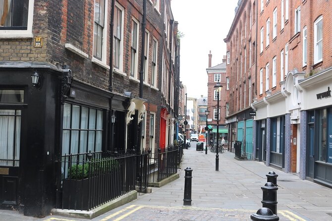 Rock & Roll Quest Experience in London - Offline and Physical Tour Guide