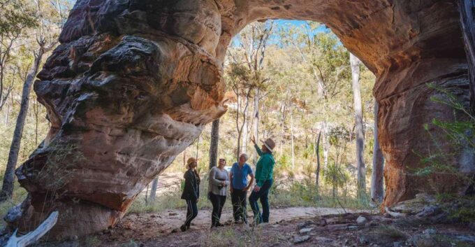 Roma: Lost World Carnarvons and Wallaroo Day Tour - Guided Exploration and Highlights