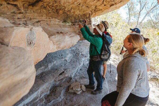 Roma: Lost World Carnarvons (Wallaroo) Day Tour - Transportation and Group Size