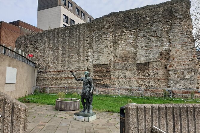 Roman Ruins to Blitz Bombings: A Walking Tour of Londons Fiery History - Uncovering the Citys Medieval Past