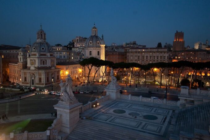 Roman Twilight Tales: Legends, Curiosities and Drinks! - Meeting Point and Start Time