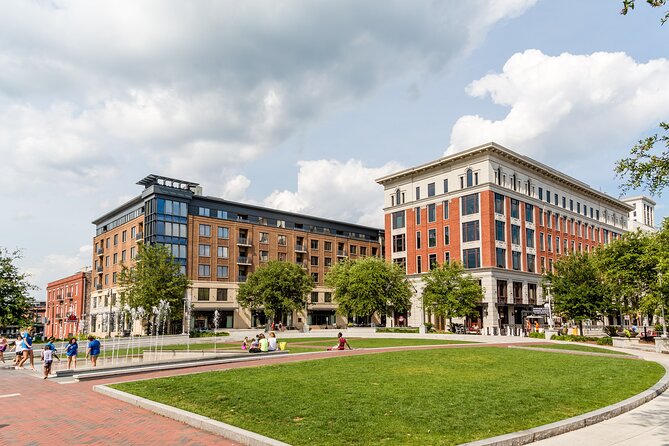 Romance by the River: Savannah's Waterfront Love Story - Exploring Savannahs Vibrant Squares