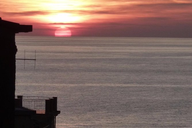 Romance in Cinque Terre: a Boat Trip at Sunset, With an Aperitif Onboard - Exclusive Aperitif Onboard