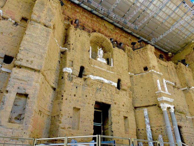 Romans and Wine - Booking and Details