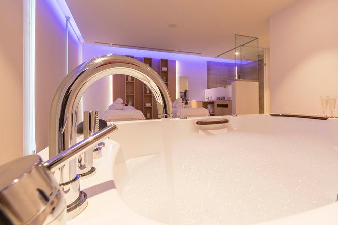 Romantic Couple Massage + SPA Entry and Private Jacuzzi With Cava - Provided Amenities