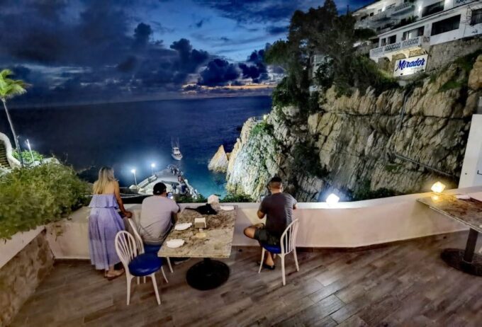 .Romantic De Luxe Bella Vista Dinner+Drink & Divers 2 Drinks - Frequently Asked Questions