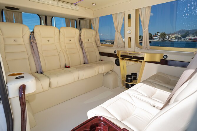 Romantic Deluxe Lunch or Dinner in Oia With VIP Private Transportation - Exclusive VIP Transportation