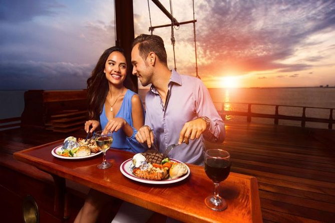 Romantic Dinner on a Spanish Galeon in Cancun - Dining Options