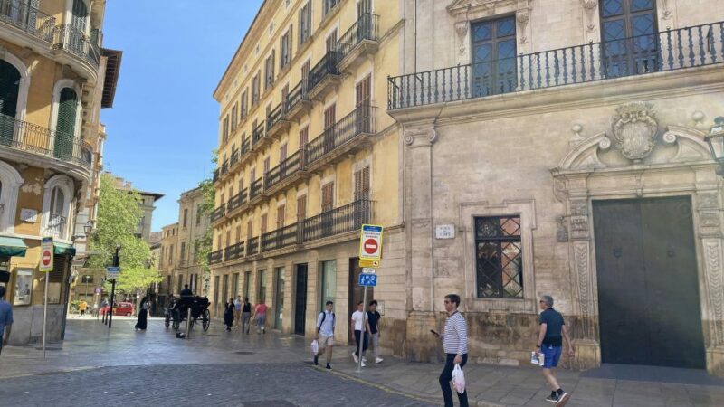 Romantic Palma De Mallorca Exploration Game: a Lover'S Tale - Key Points