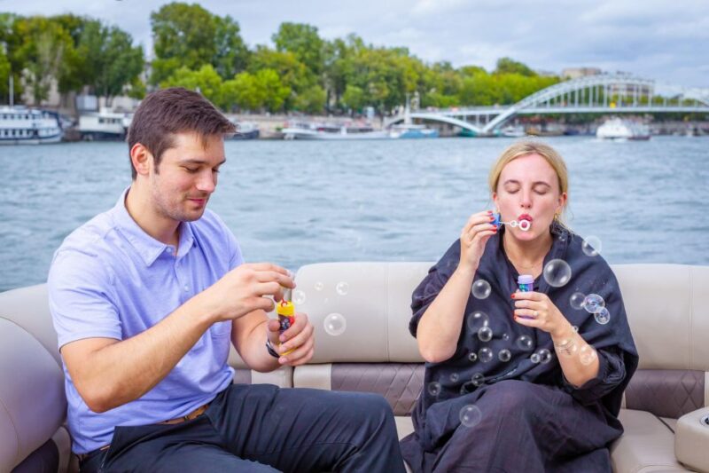 Romantic Photo Shooting on a Private Boat in Paris - Commemorating the Experience