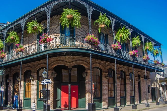 Romantic Rendezvous: A Love-Filled Journey in New Orleans - Capturing Memorable Moments Together