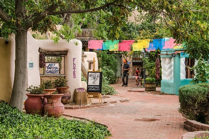 Romantic Rendezvous: Albuquerque's Enchanting Couple's Walk - Key Points