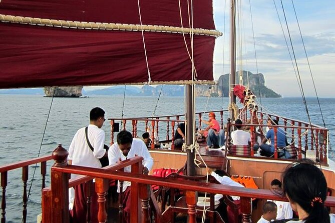 Romantic Sunset and Seafood Dinner Cruise With Plankton Swimming - Customer Testimonials
