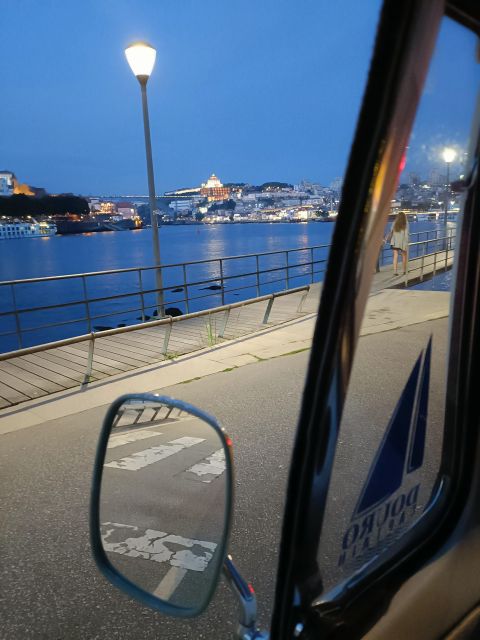 Romantic Tour on a Luxury Sailboat With Vintage Transfer 4H - Onboard Experience