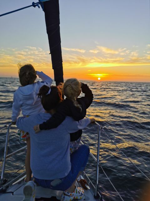 Romantic Tour on a Luxury Sailboat With Vintage Transfer 4H - Transportation