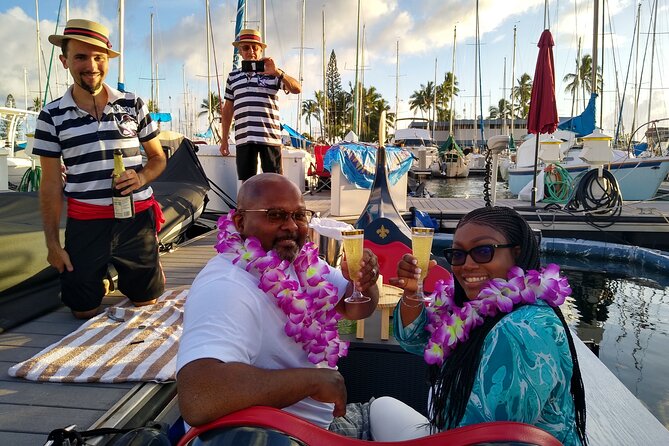 Romantic Waikiki Gondola Luxury Cruise & Hop on Hop off Bus - Meeting and Pickup