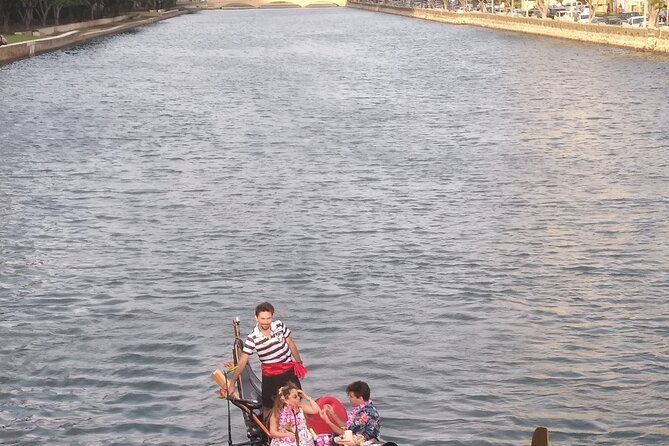 Romantic Waikiki Gondola Luxury Cruise & Hop on Hop off Bus - Gratuity and Fees
