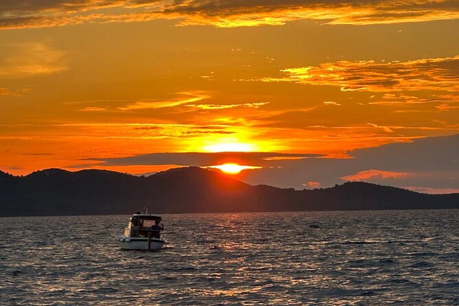 Romantic Zadar Sunset Boat Tour With a Glass of Prossecco - Scenic Boat Tour
