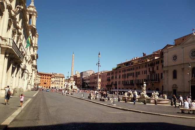 Rome 3 Hours Walking Tour With Licensed Expert Local Guide - Meeting the Guide