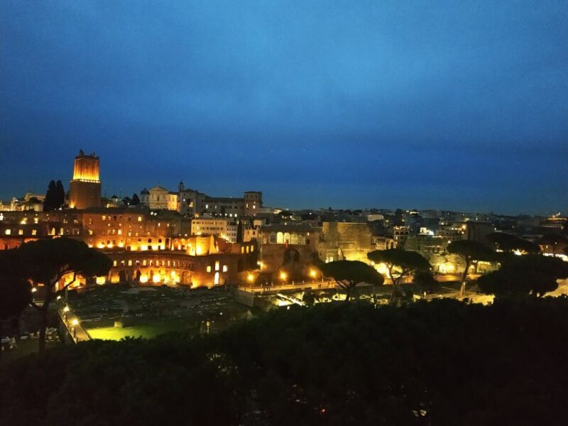 Rome: City Highlights Small Group Walking Tour by Night - Key Points