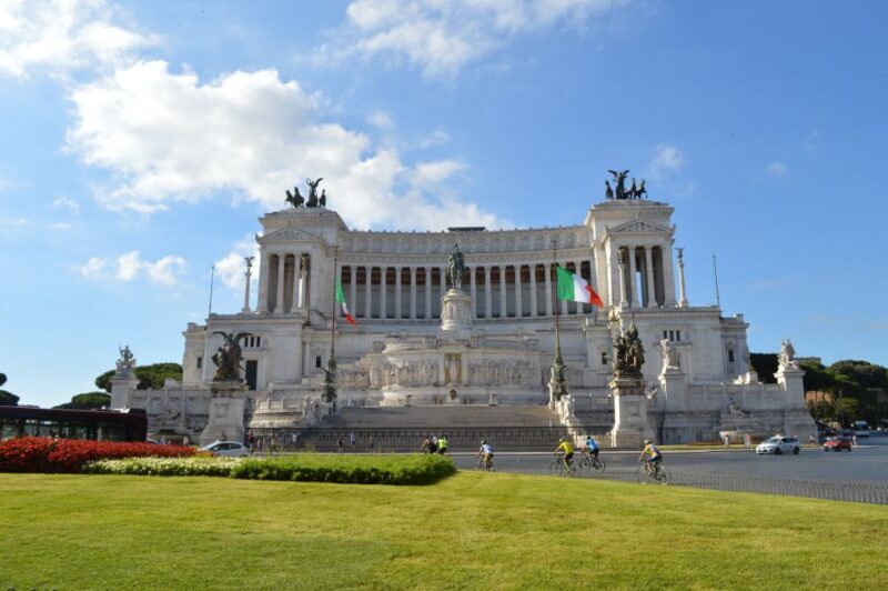 Rome: City Highlights Walking Tour - Meeting Point