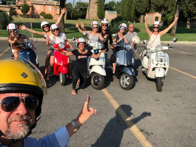 Rome: Colosseum and Pyramid of Cestius Vespa Tour in German - Tour Experience