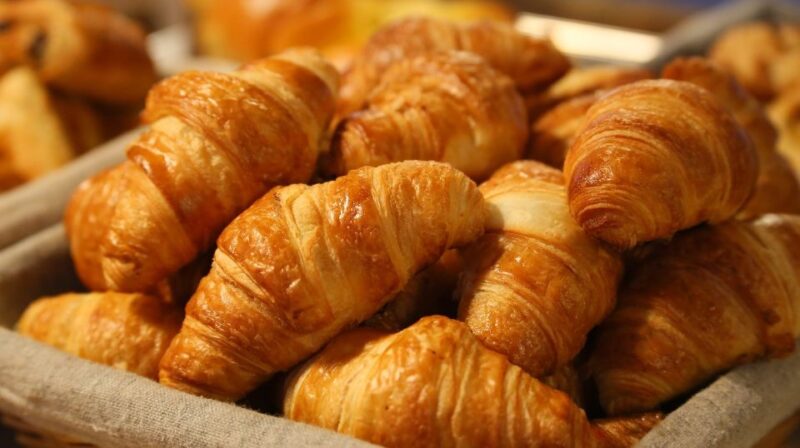 Rome: Early Morning Sightseeing and Piazzas With Breakfast - Experience Highlights