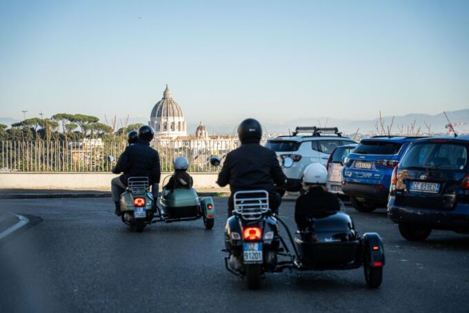 Rome: Evening Vespa Sidecar City Tour - Break in Trastevere