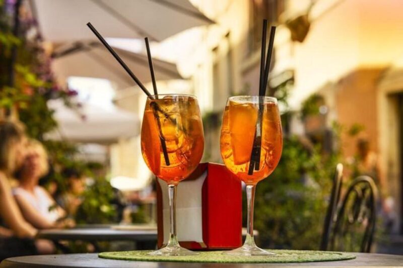 Rome: Evening Walking Tour With Cocktails and Local Guide - Unique Features of the Tour