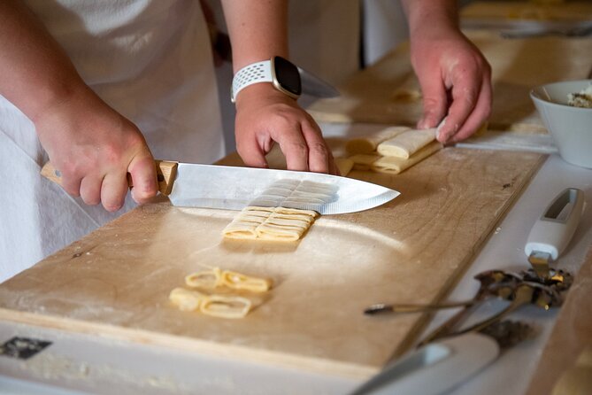 Rome: Fettuccine Pasta Class With Chef in the Heart of Trastevere - Class Size and Accessibility