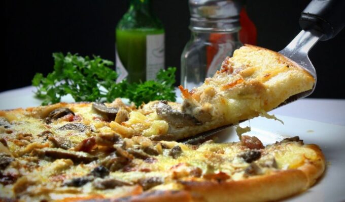 Rome: Food Tour and Wine Tasting in a Traditional Trattoria - Exploring the Trastevere Neighborhood