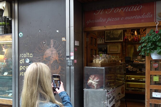 Rome Food Tour by Night: A Deliciously Cultural Tour for Foodies - Discover Roman Specialty Snacks