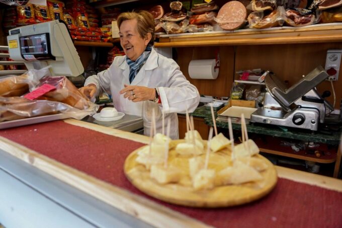 Rome: Food Tour - Family-run Eateries & Local Market - Culinary Highlights