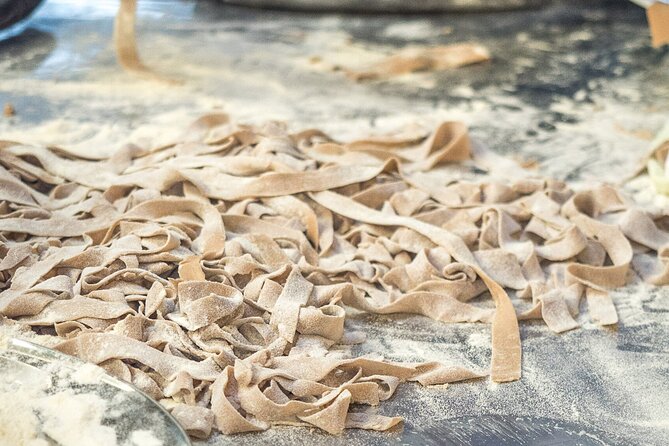 Rome: Fresh Pasta Wokshop and Meal With a Local - Dining and Wine Tasting
